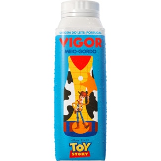 Vigor Leite Fresco Meio Gordo Pack 4 embalagem 250 ml