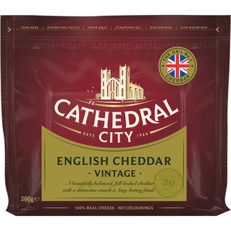 Vintage queso inglés cheddar envejecido maduración 20 meses