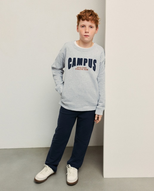 Sudadera de niño con cuello caja y parche