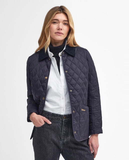 Barbour - Chaqueta encerada con bolsillos calientamanos en el pecho y bolsillos de parche inferiores.