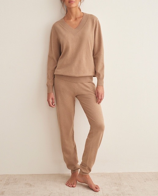 Pijama de mujer cuello pico