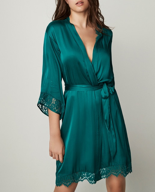 Bata de mujer lencera corta