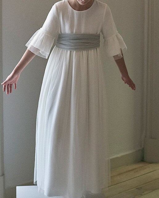 Vestido niza banda gris