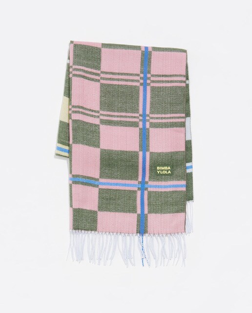 Chal de mujer de cuadros en jacquard.