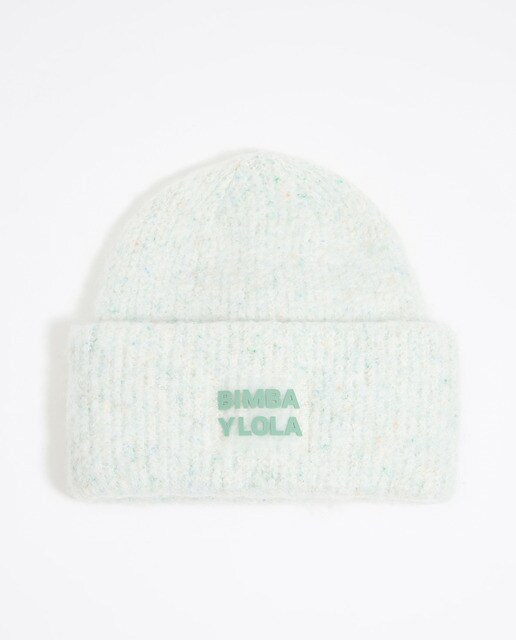Gorro de punto personalizado con etiqueta de silicona