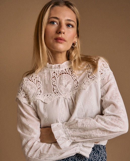 Blusa de mujer de algodón con bordados