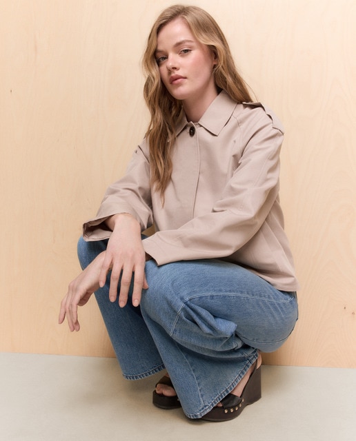 Easy Wear - Gabardina corta lisa de mujer.