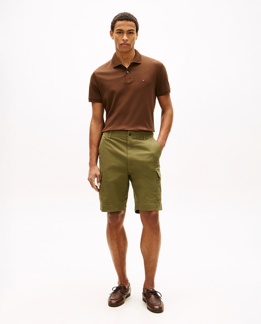Tommy Hilfiger - Bermuda de caballero tipo cargo lisa.