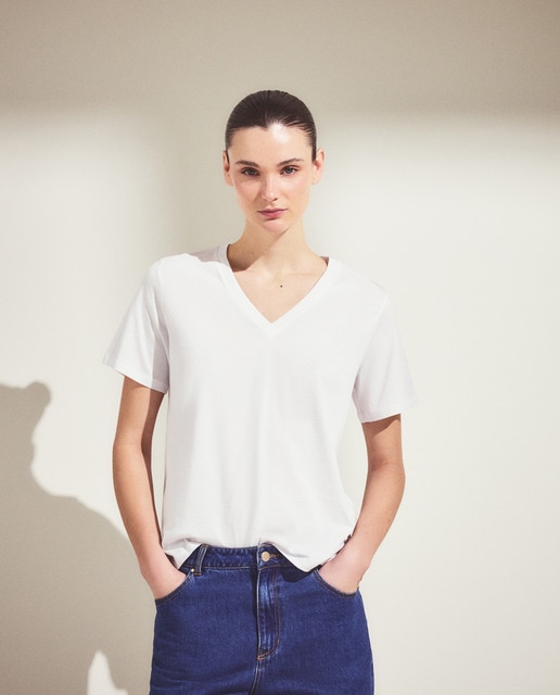 Woman El Corte Inglés - Camiseta de mujer de manga corta y cuello pico.