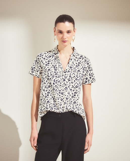 Woman El Corte Inglés - Camiseta estampado fantasía cuello polo fit clásico de mujer.
