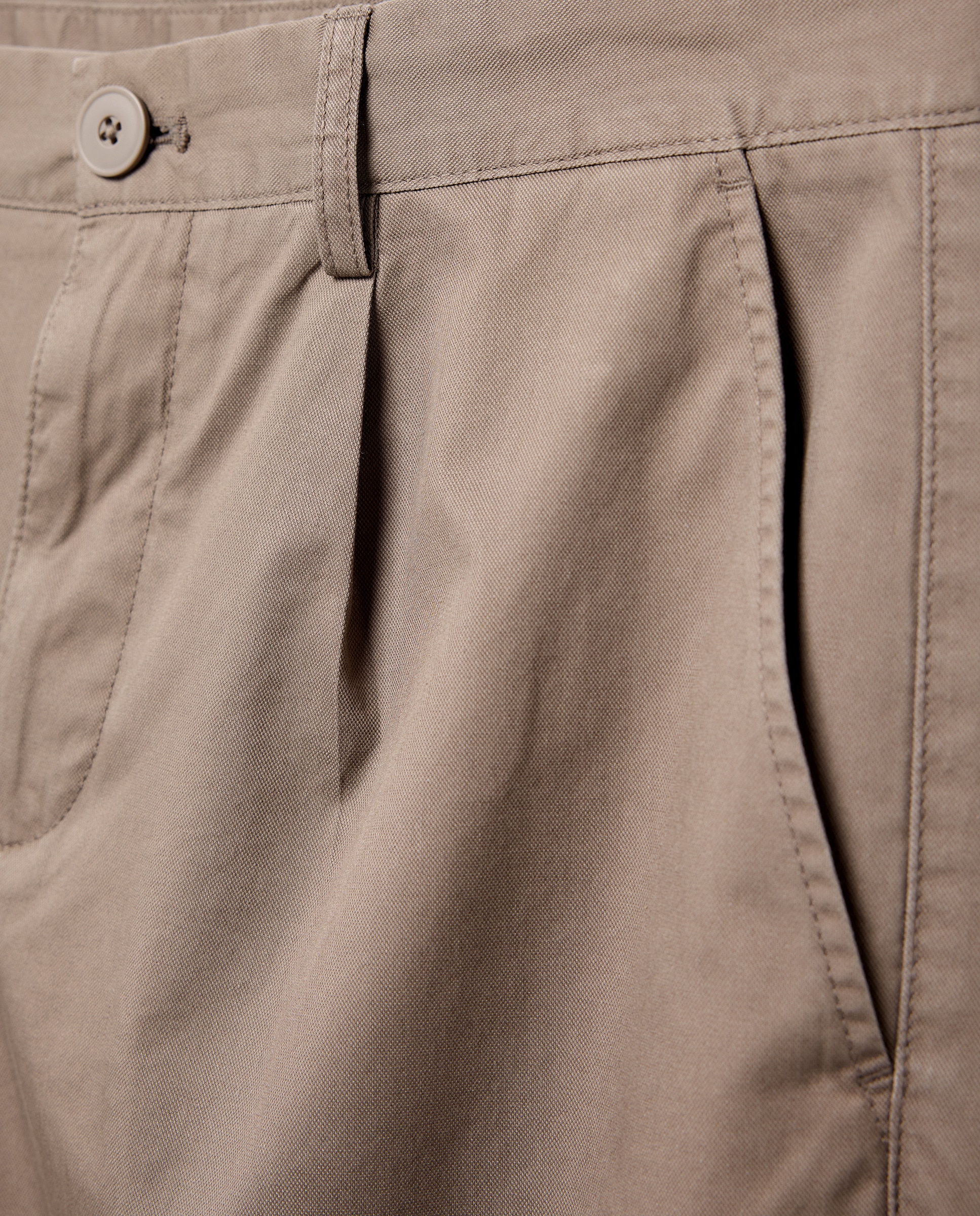 Bermuda hombre chino con pinzas Marrón-5