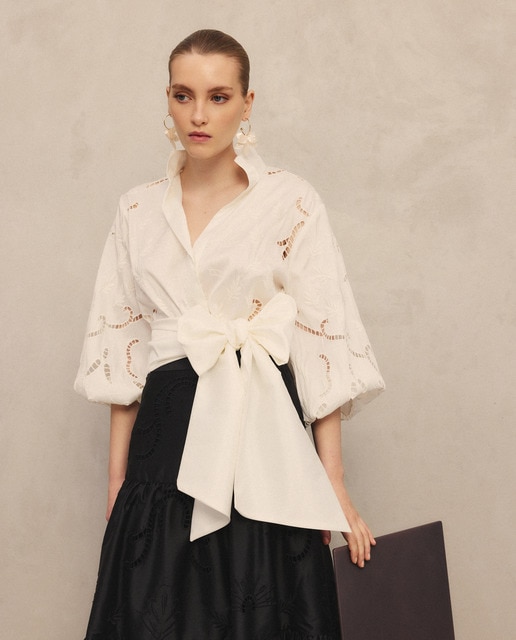Woman Fiesta El Corte Inglés - Blusa de mujer de tafeta con bordado.