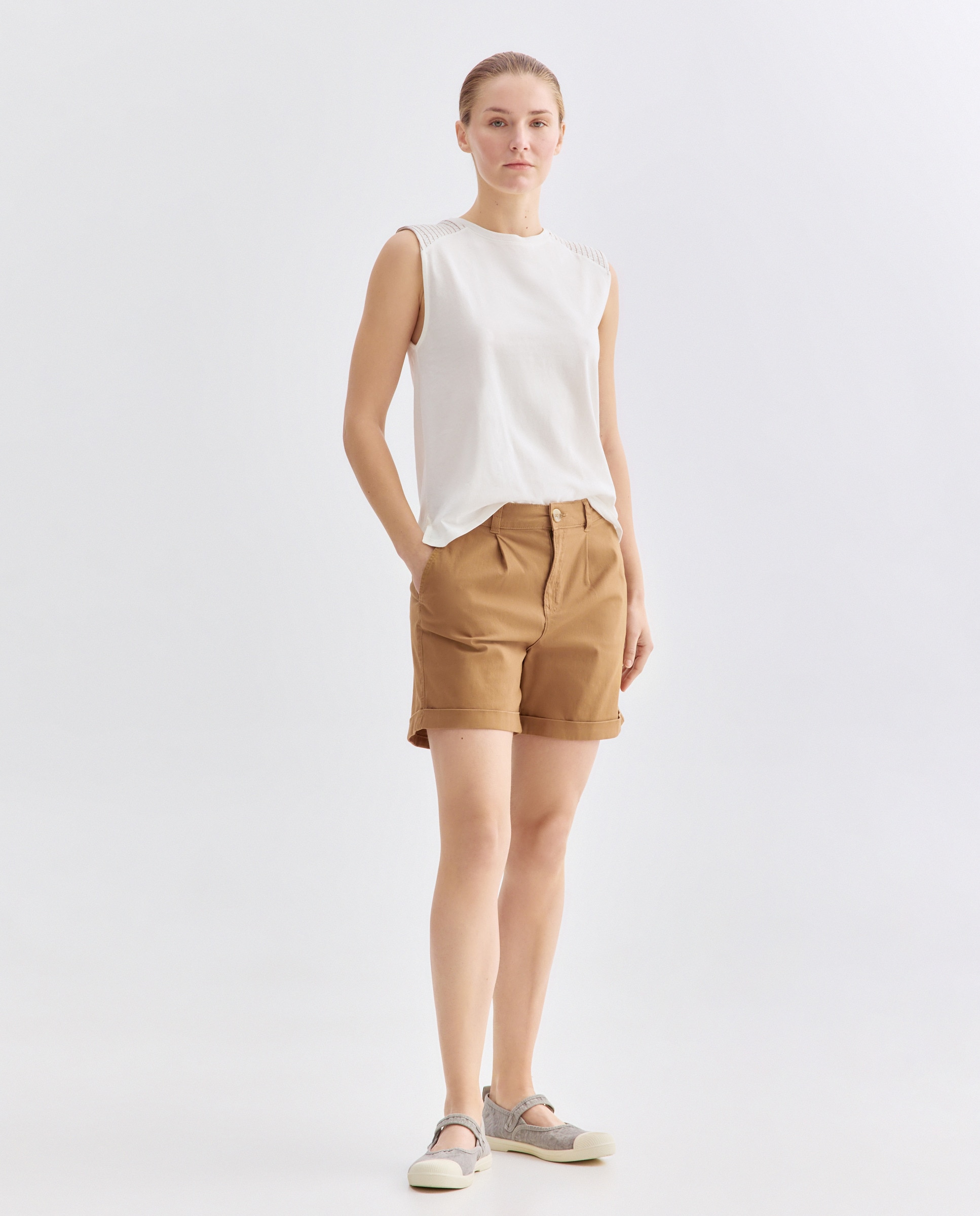 Imagen 0 de Short de mujer con pinzas