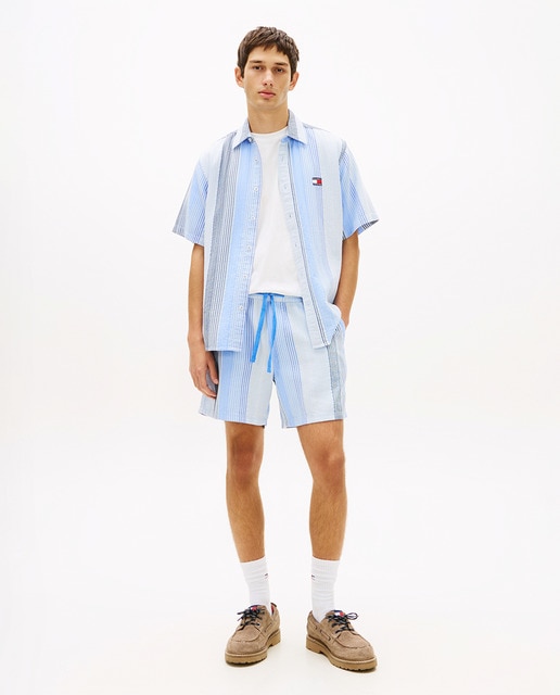 Tommy Jeans - Pantalón corto de hombre a rayas con cintura elástica.