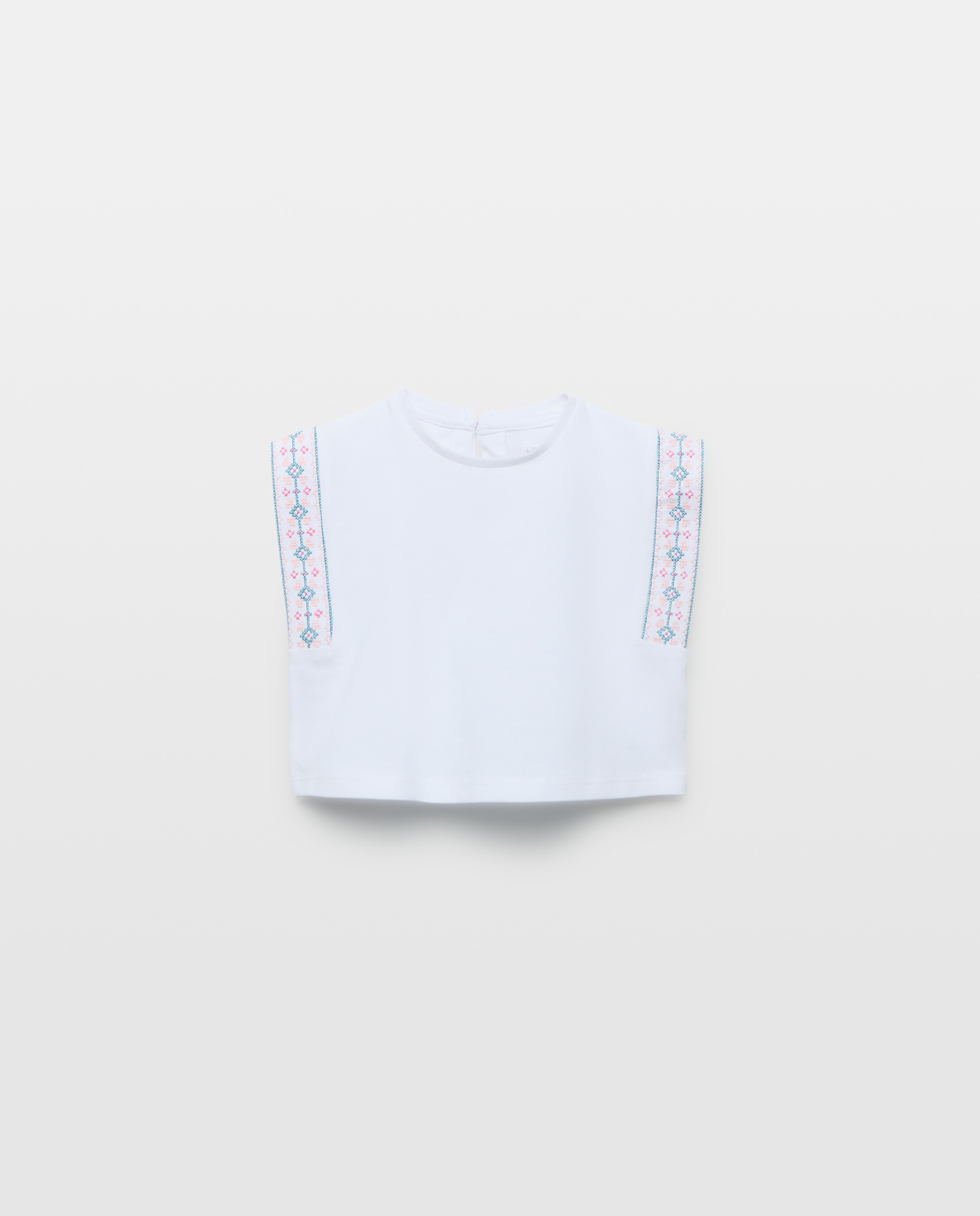 Imagen 0 de Camiseta bebé niña con bordados