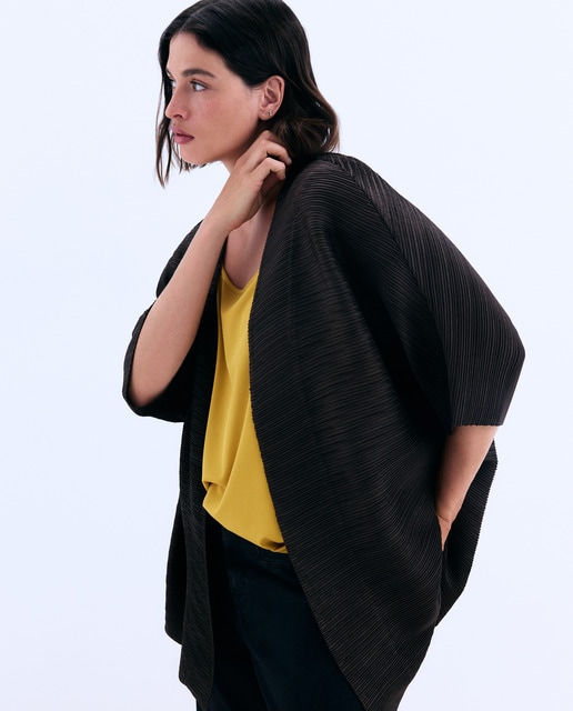 Couchel - Kimono de mujer plisado horizontal.
