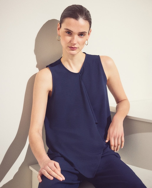 Woman El Corte Inglés - Camiseta de mujer de manga corta con cuello caja y volante.