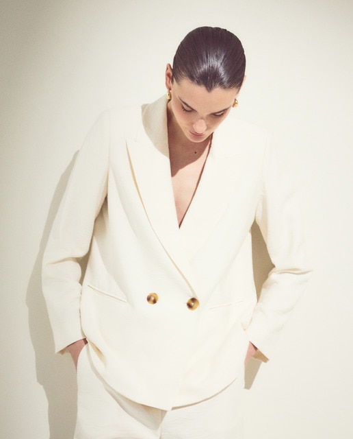 Woman El Corte Inglés - Blazer lisa cruzada de mujer tumbleada.