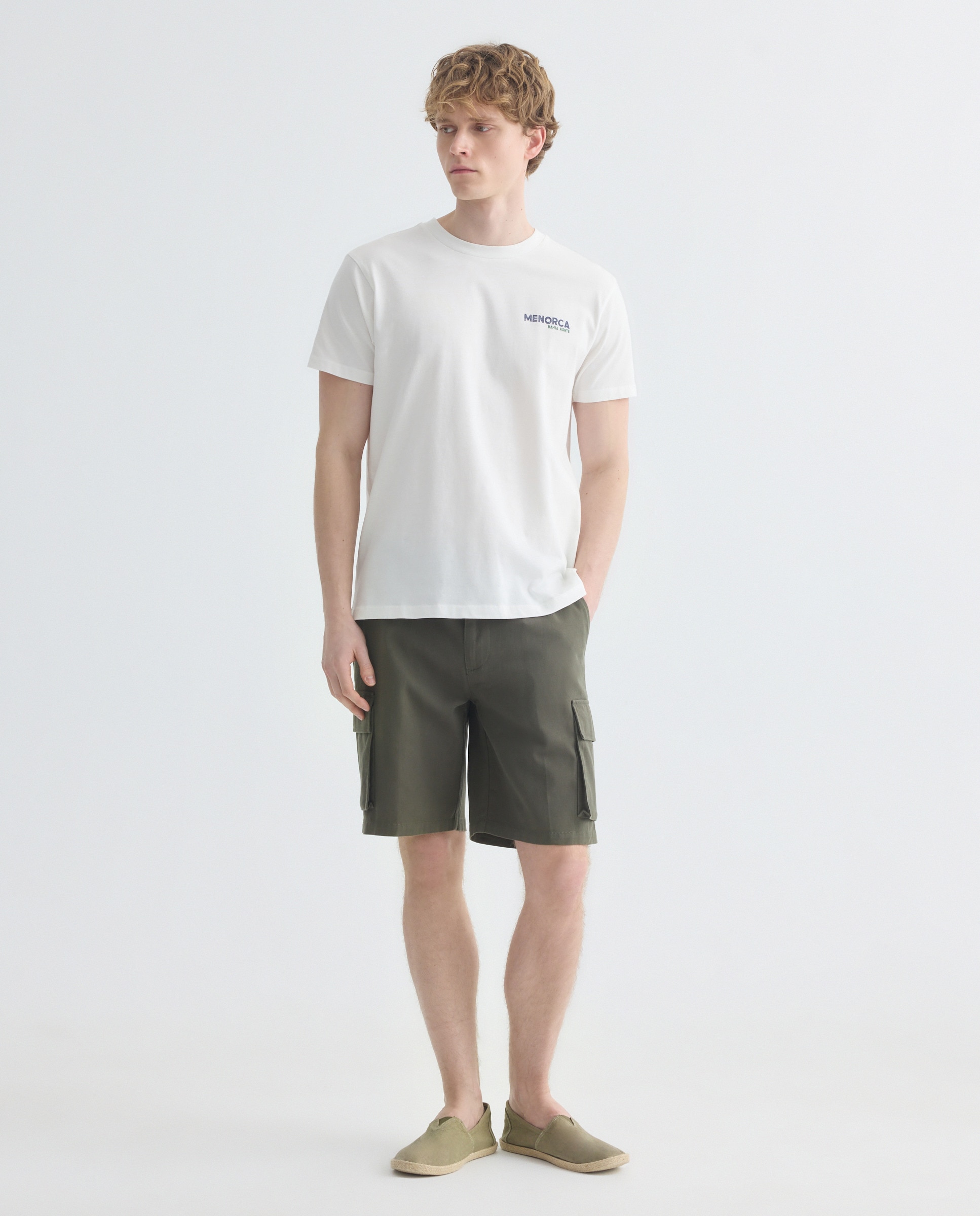 Bermuda hombre cargo con lino 530 Verde oscuro-1