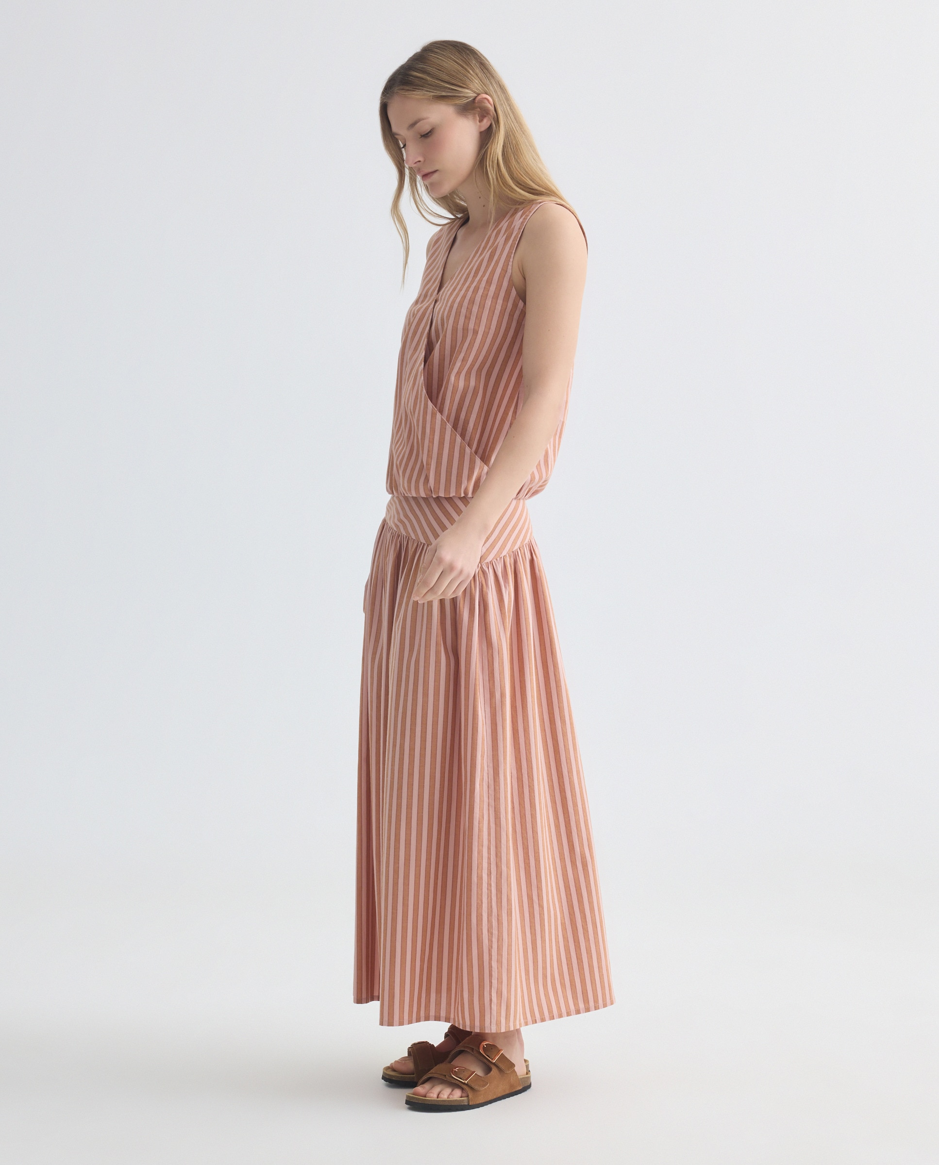 Imagen 0 de Falda de mujer asimétrica de rayas total look
