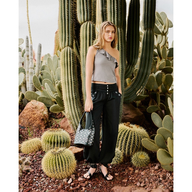 Green Coast - Pantalón de mujer denim light con bordados.