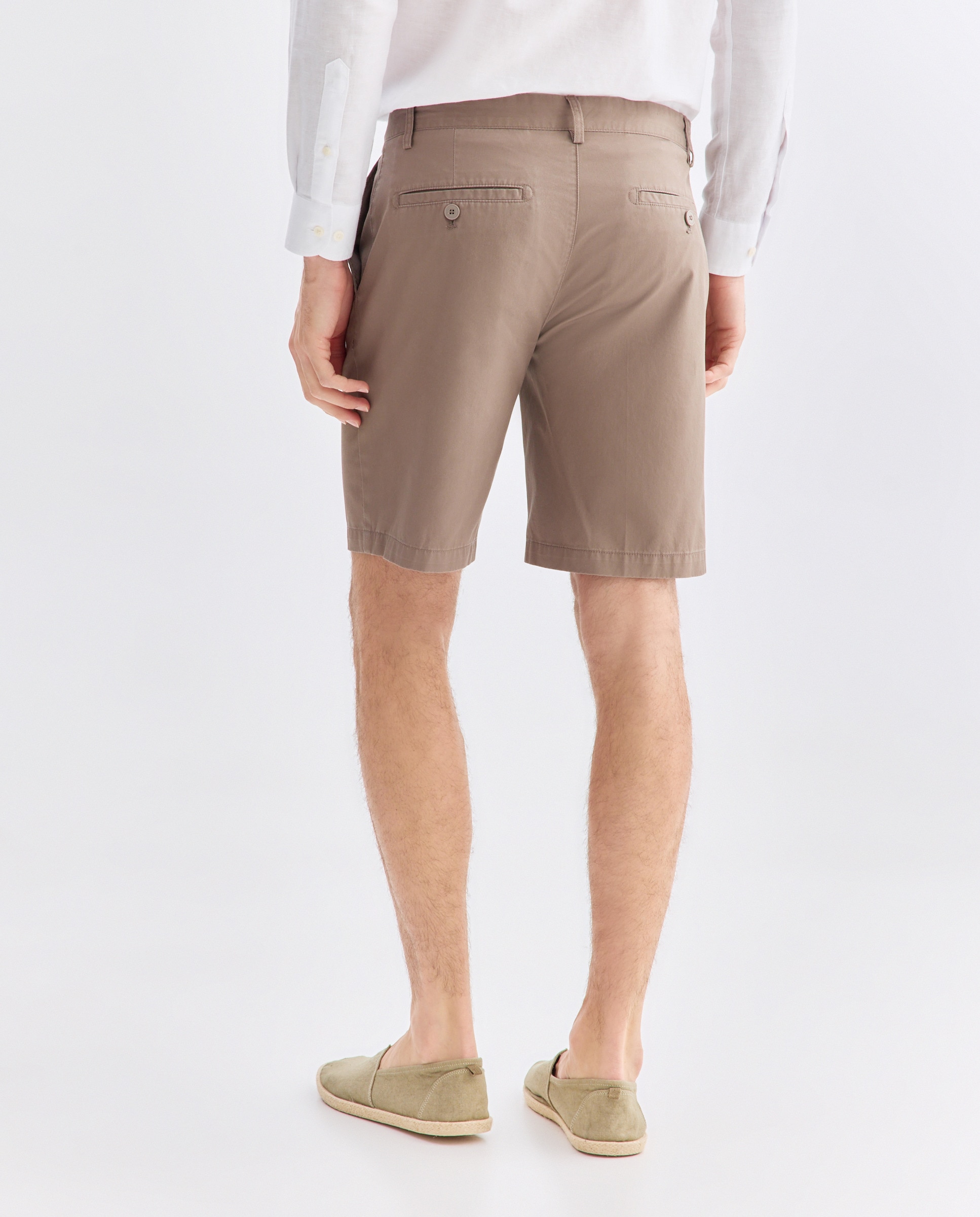 Bermuda hombre chino con pinzas Marrón-3