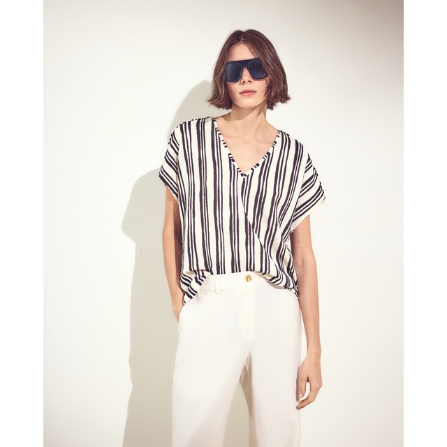 Woman El Corte Inglés - Camiseta de mujer con manga corta y estampado étnico.