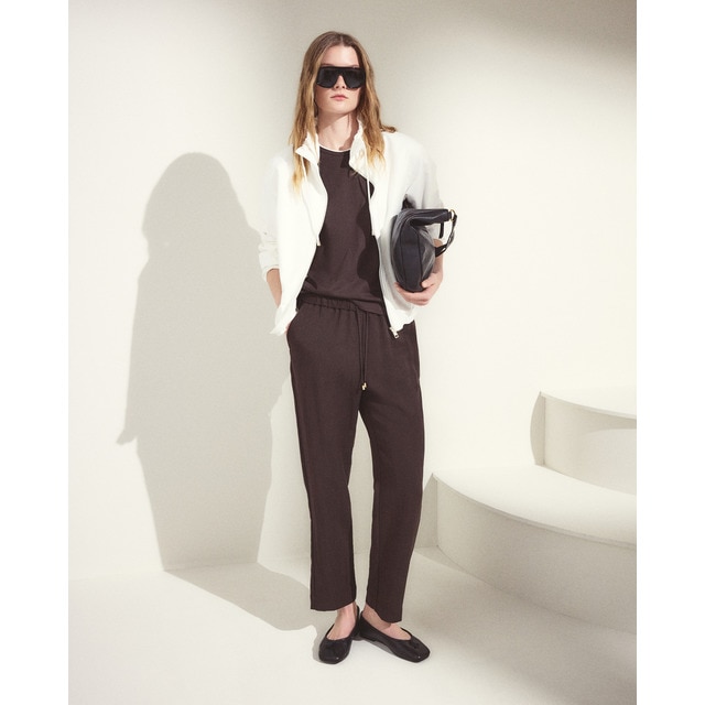 Woman El Corte Inglés - Pantalón liso de mujer jogger crinkle.