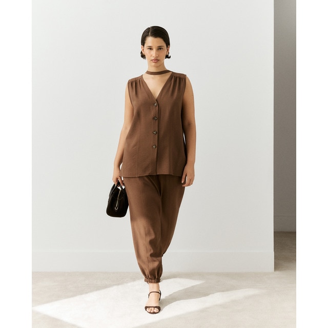 Couchel - Pantalón fluído liso de mujer.