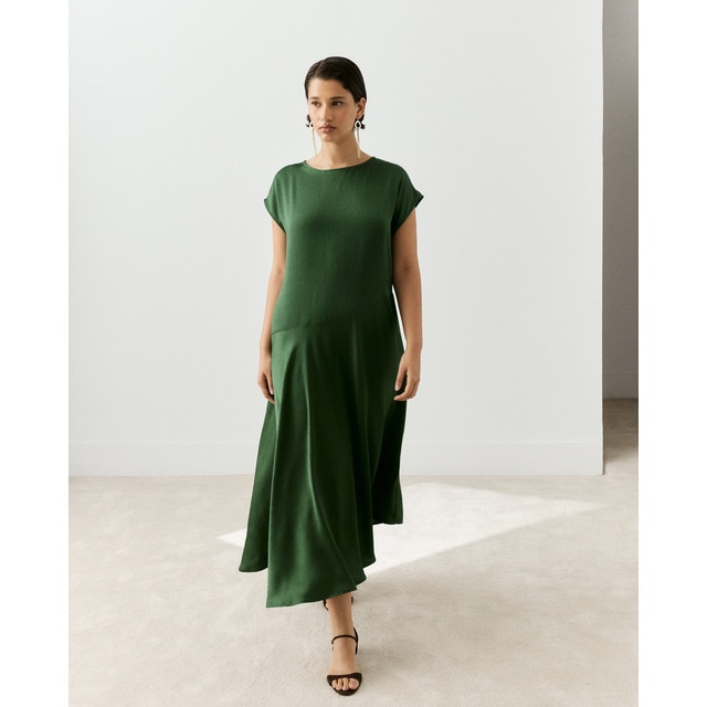 Couchel - Vestido sin mangas de satén crinkle.